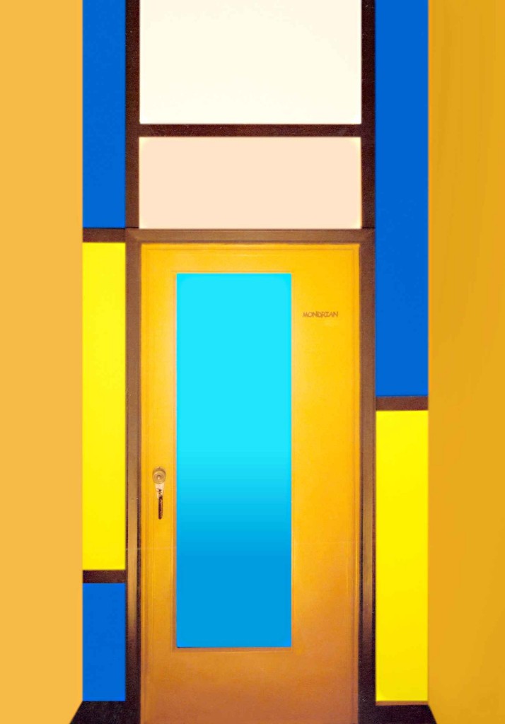 Porta d'ingresso alla Suite Mondrian